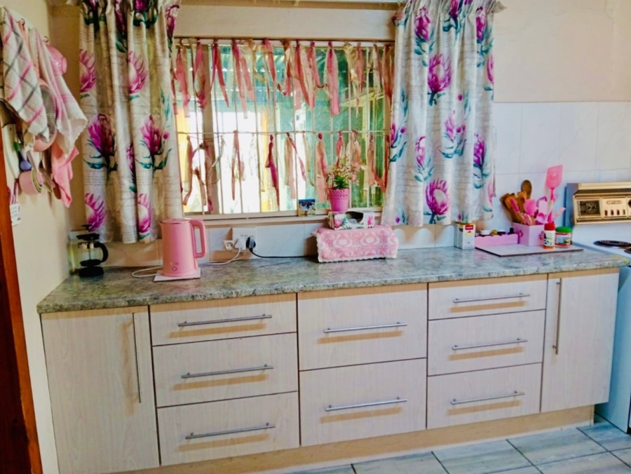 5 Bedroom Property for Sale in Fichardt Park Free State